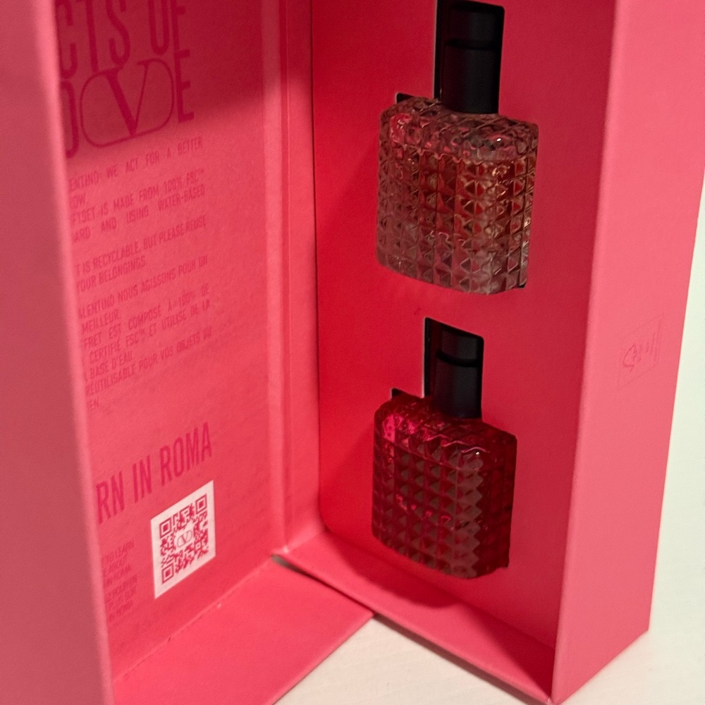 Valentino Pink Born in Roma Perfume Box - Picture 3 of 6